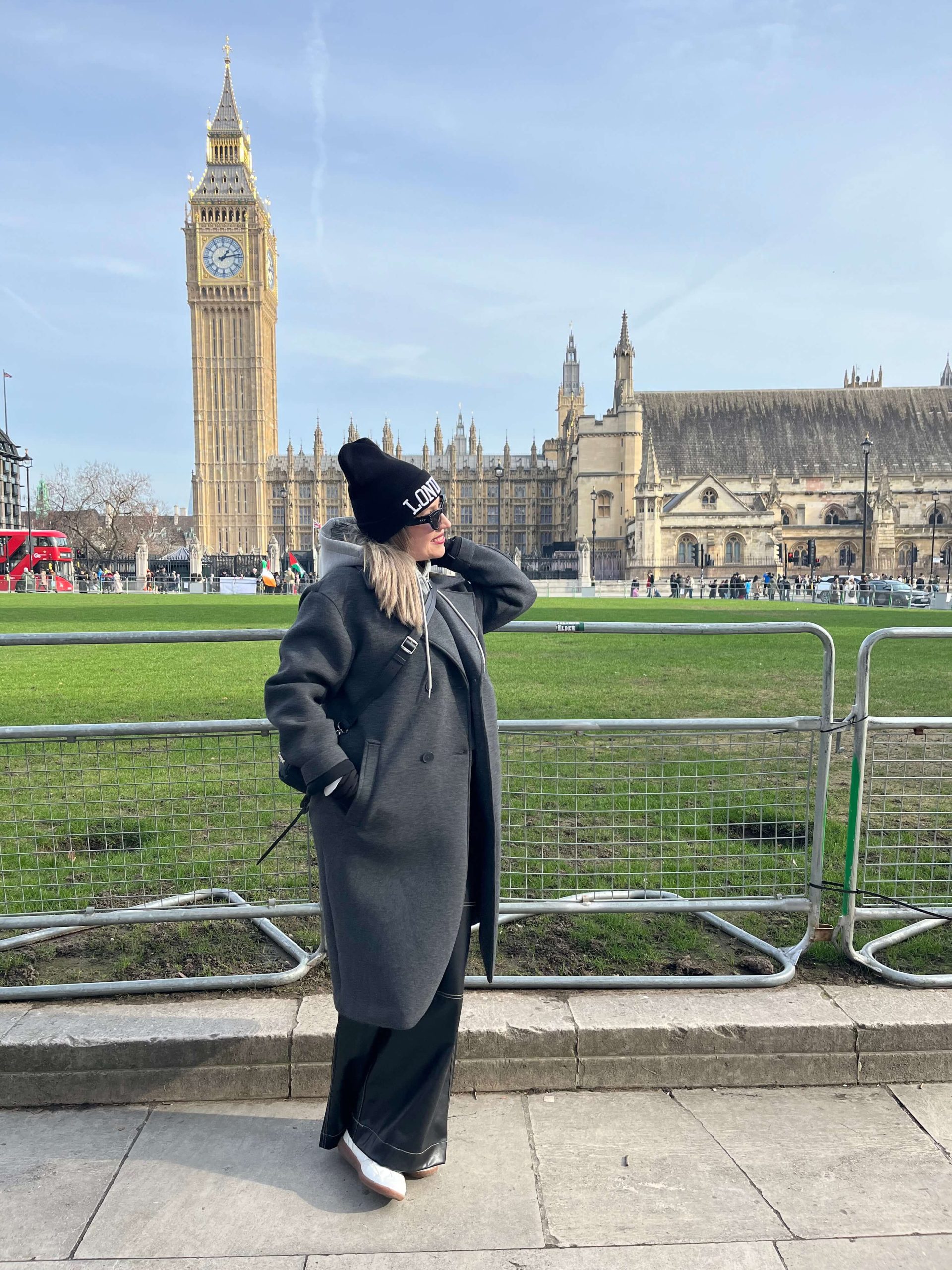 El Big Ben es es de esas que hay que ver en Londres. Una parada obligatoria donde hacerte fotos y además pasear por la zona ya que hay muchos edificios emblemáticos que visitar. 